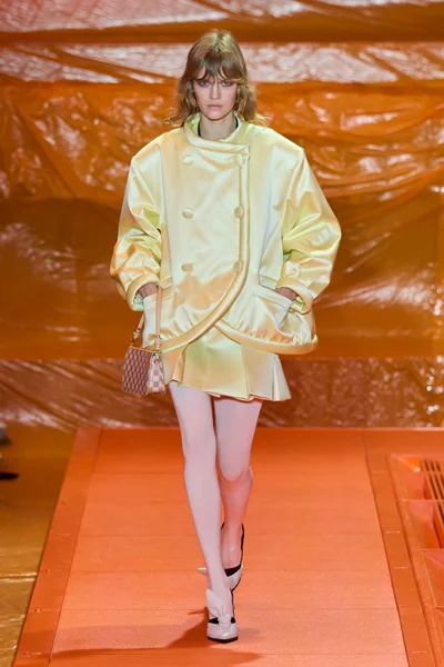 Look 17